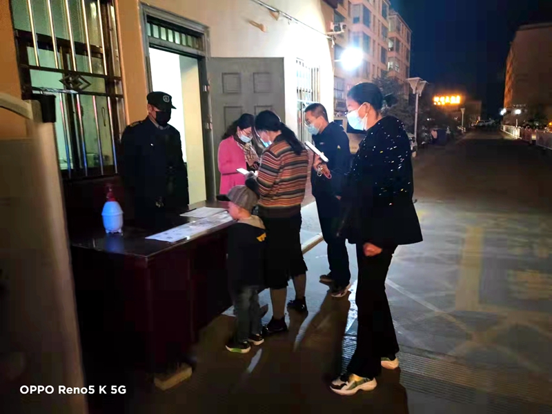 县纪委监委下沉社区“疫”线   全力以赴守好群众生命安全