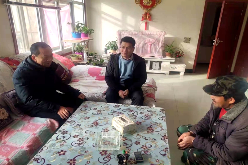 县纪委监委开展节前走访慰问活动