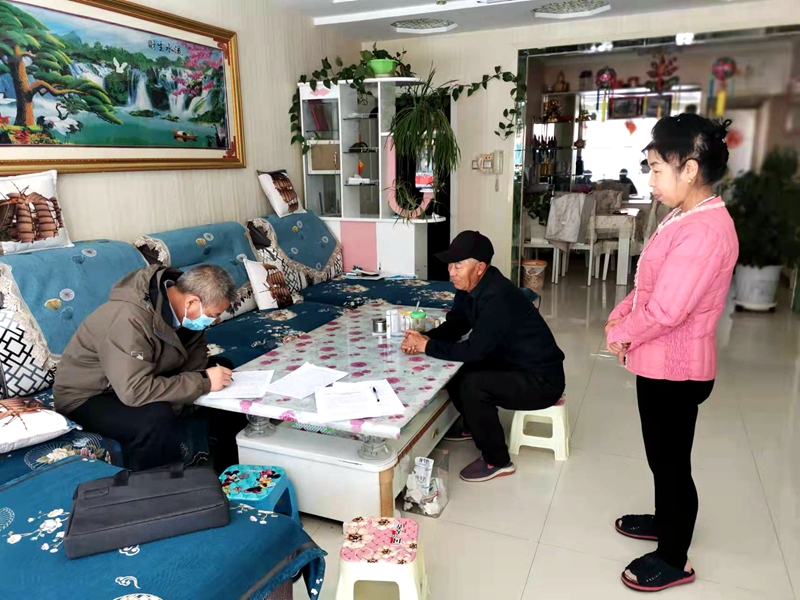 县纪委监委深入村社开展“三进三问三查保稳定促发展惠民生”活动