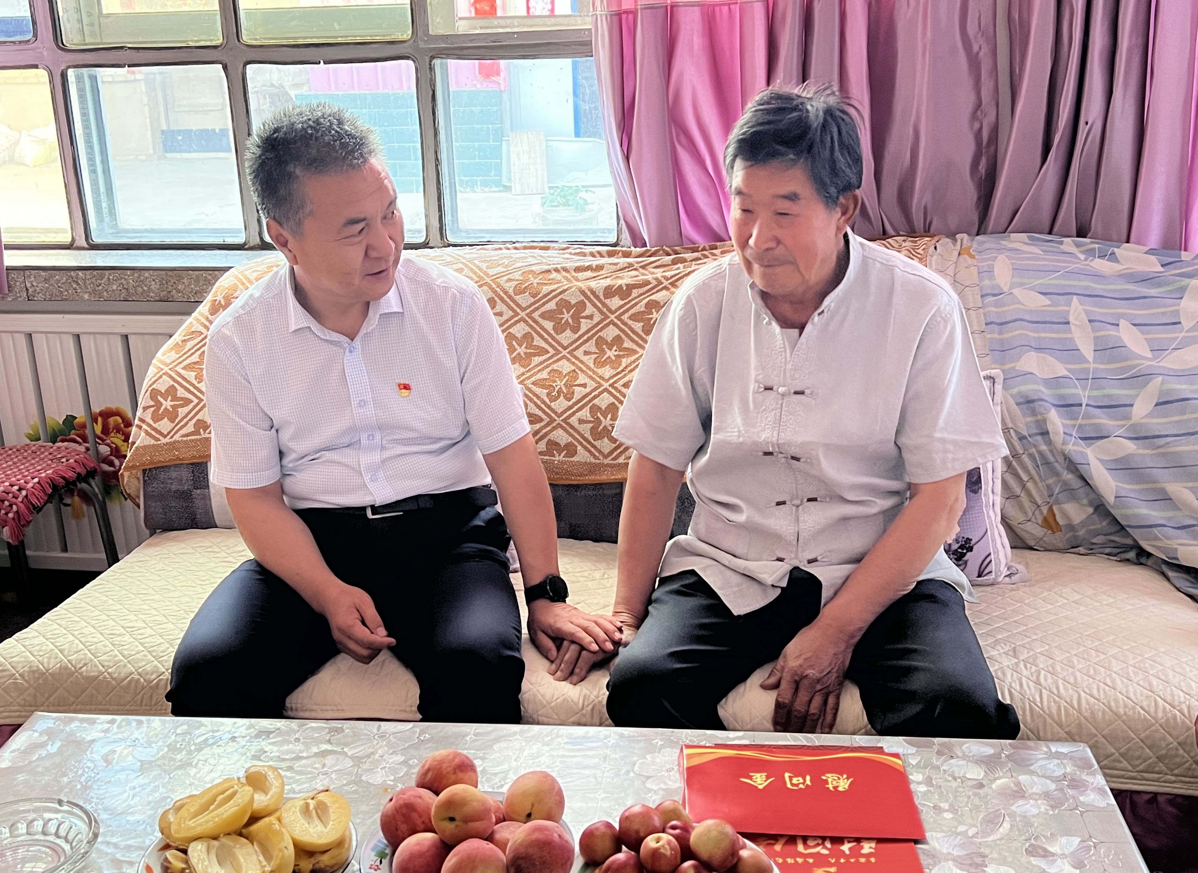 郑学勇赴六坝镇开展“七一”走访慰问活动