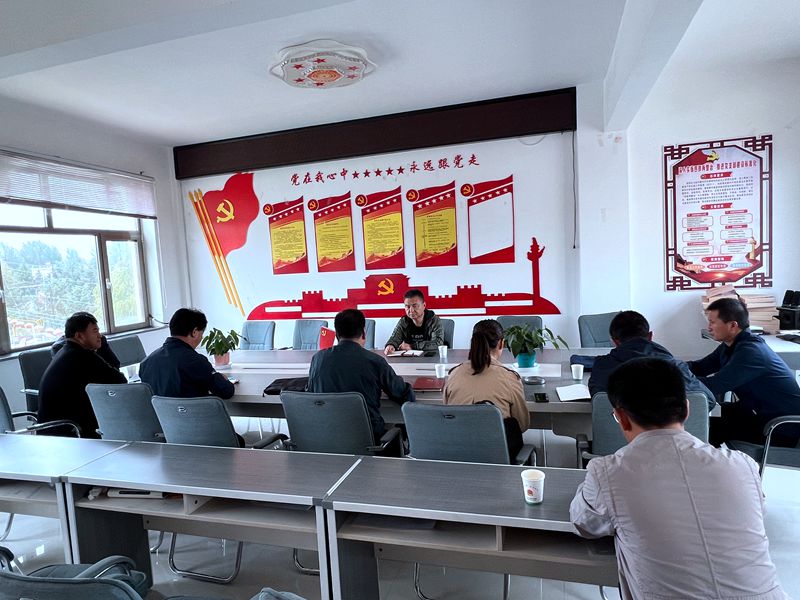 郑学勇带队赴县纪委监委联系村调研督导生态及地质灾害避险搬迁工作