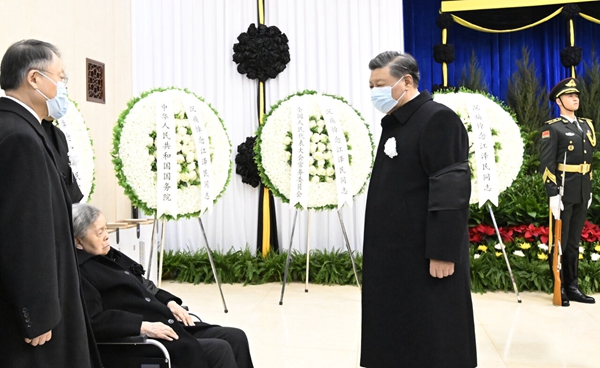 习近平等党和国家领导同志到医院为江泽民同志送别并护送遗体到八宝山火化