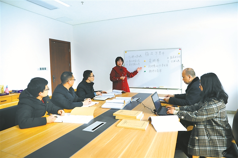 三堂会审丨退休后两次索贿为何定性不同  
