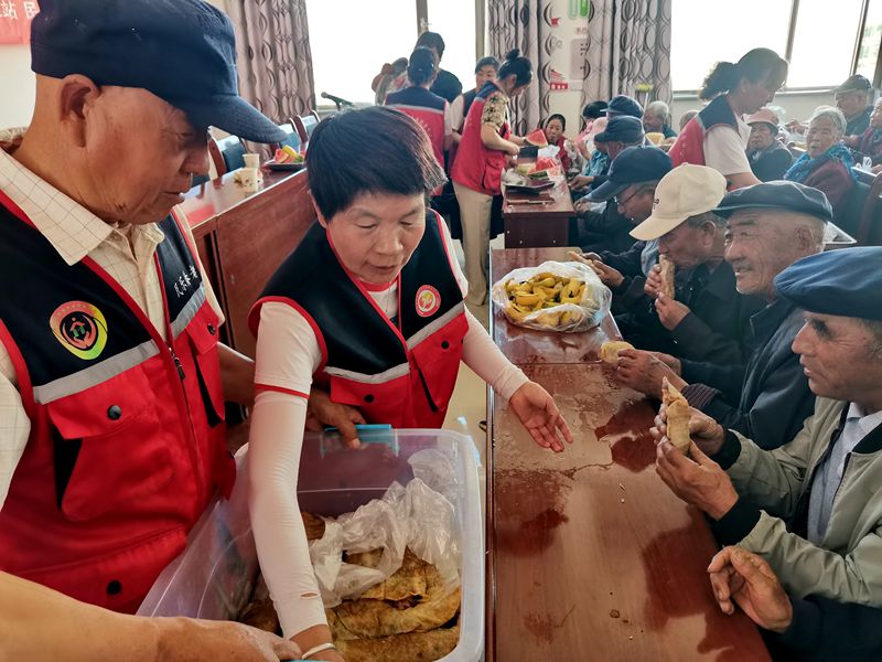 “粽叶飘香迎端午·结对帮扶共安康”—县纪委监委开展端午节关爱慰问活动