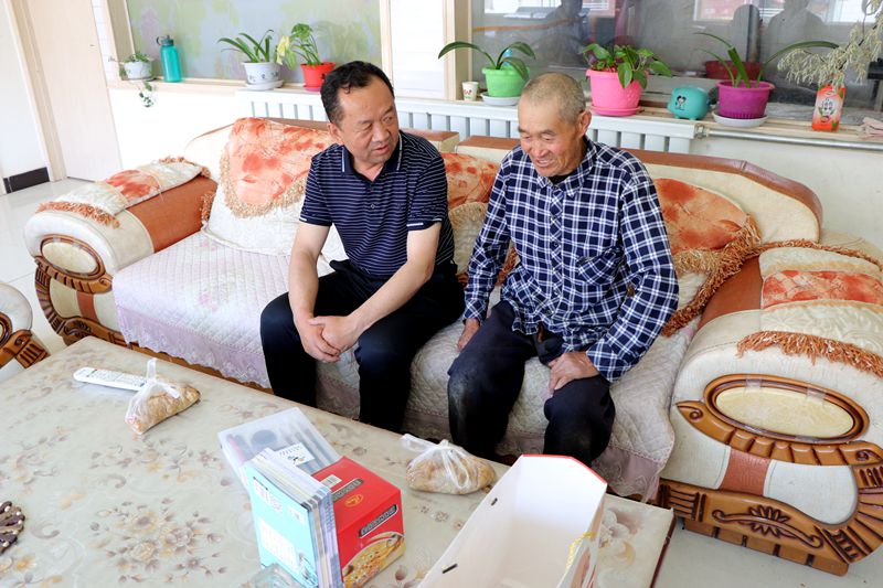 “粽叶飘香迎端午·结对帮扶共安康”—县纪委监委开展端午节关爱慰问活动