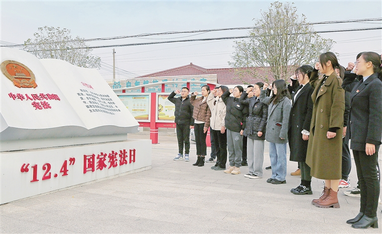 深度关注 | 让宪法精神深入人心