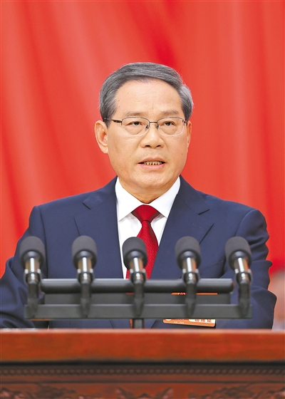 十四届全国人大三次会议在京开幕 习近平等在主席台就座