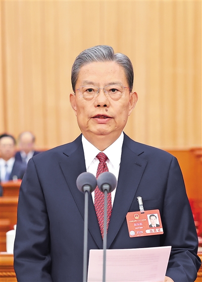十四届全国人大三次会议在京开幕 习近平等在主席台就座
