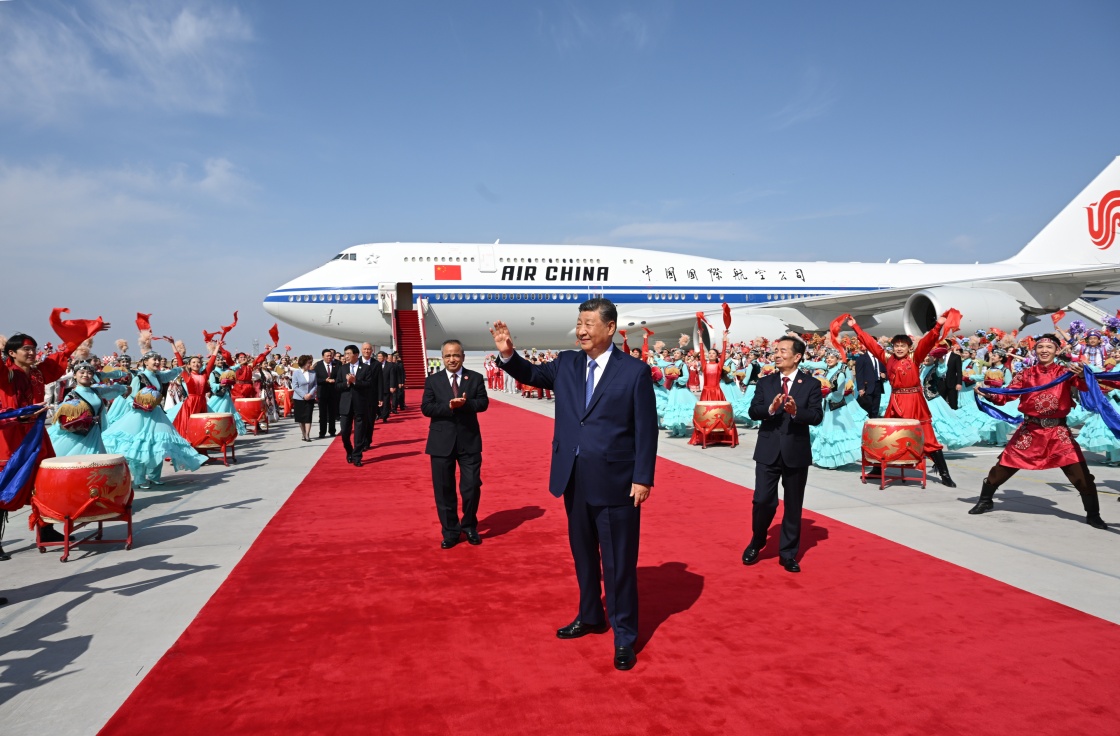 习近平率中央代表团抵达乌鲁木齐出席新疆维吾尔自治区成立70周年庆祝活动 习近平率中央代表团抵达乌鲁木齐出席新疆维吾尔自治区成立70周年庆祝活动