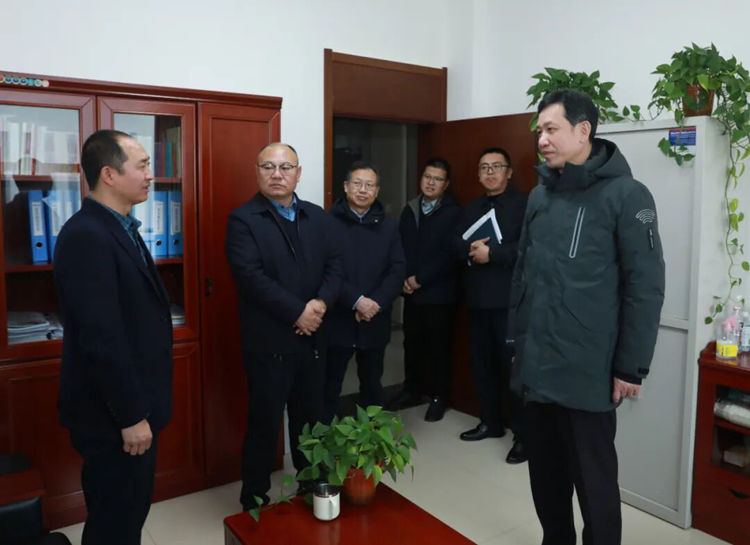 靳国卫在平凉市和会宁县调研